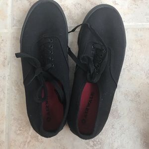 Men’s black airwalk sneakers